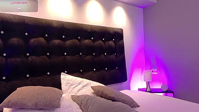 Snapshot of Aitana_Oliveira chatting on February 19, 2026, 7:21 pm Aitana Oliveira online show from February 19, 2026, 7:21 pm