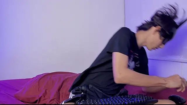 Senpai Lover  online show from May 18, 2026, 9:42 pm