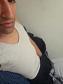 Snapshot of Yoloso33 chatting on February 26, 2026, 5:34 pm Yoloso33 online show from February 26, 2026, 5:34 pm