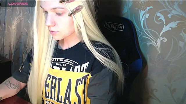 Snapshot of Shiny_Victoria chatting on February 18, 2026, 10:44 am Shiny Victoria online show from February 18, 2026, 10:44 am