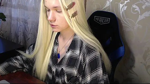 Snapshot of Shiny_Victoria chatting on March 11, 2026, 11:05 am Shiny Victoria online show from March 11, 2026, 11:05 am