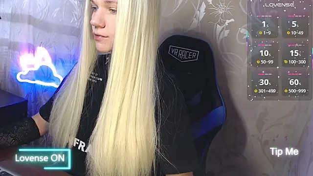 Snapshot of Shiny_Victoria chatting on March 14, 2026, 9:04 am Shiny Victoria online show from March 14, 2026, 9:04 am