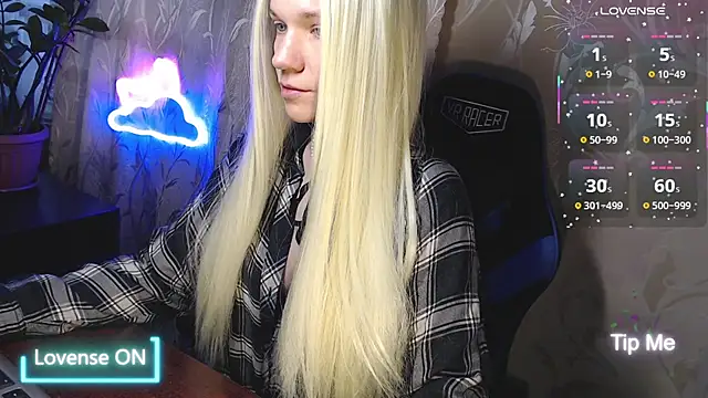 Snapshot of Shiny_Victoria chatting on March 18, 2026, 10:18 am Shiny Victoria online show from March 18, 2026, 10:18 am