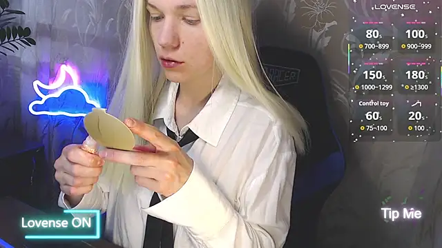 Snapshot of Shiny_Victoria chatting on April 4, 2026, 7:28 am Shiny Victoria online show from April 4, 2026, 7:28 am