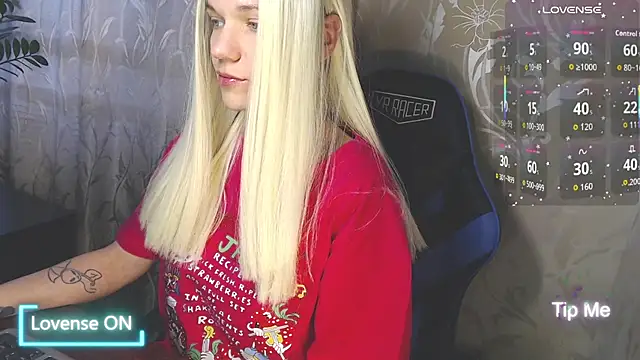 Snapshot of Shiny_Victoria chatting on April 15, 2026, 10:33 am Shiny Victoria online show from April 15, 2026, 10:33 am