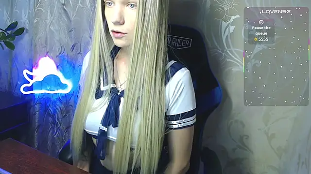 Snapshot of Shiny_Victoria chatting on July 17, 2026, 9:05 am Shiny Victoria online show from July 17, 2026, 9:05 am