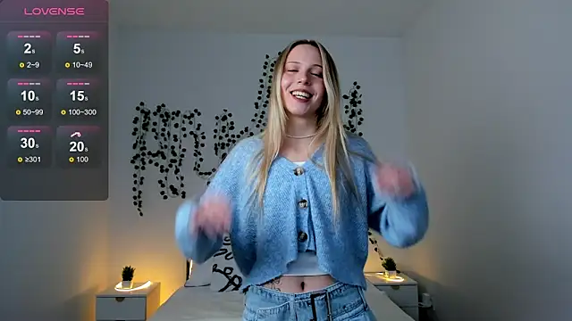 Snapshot of EllyMartinez chatting on February 1, 2026, 12:48 pm EllyMartinez online show from February 1, 2026, 12:48 pm