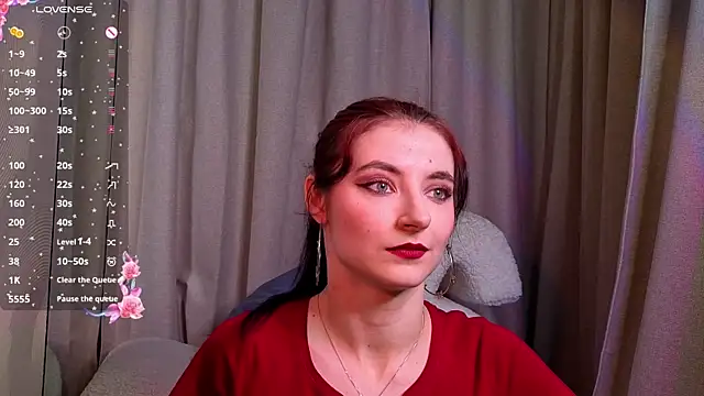 NicoleLuxe online show from April 1, 2026, 5:43 pm