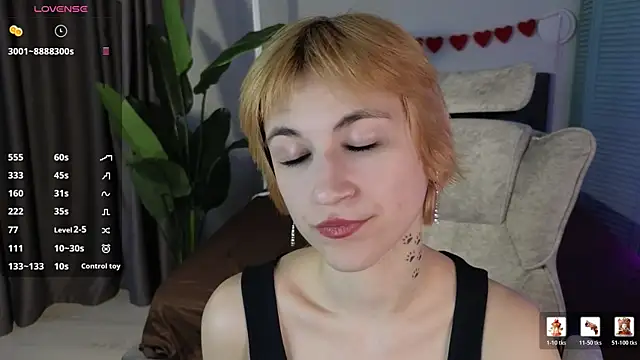 Snapshot of AutumnWhisper chatting on April 15, 2026, 4:03 pm AutumnWhisper online show from April 15, 2026, 4:03 pm