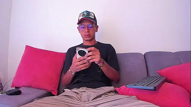 Snapshot of StellayDrake chatting on February 7, 2026, 3:27 pm StellayDrake online show from February 7, 2026, 3:27 pm