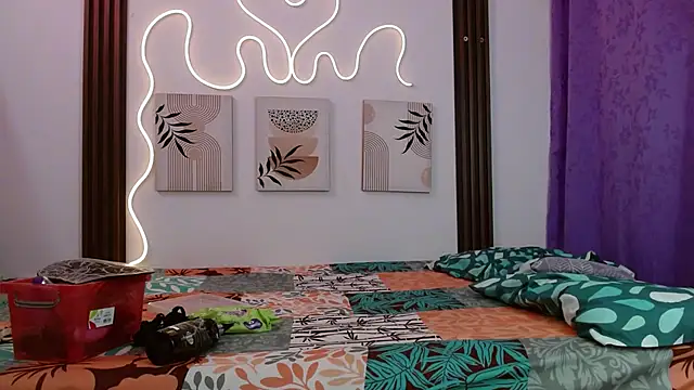 Miss Merrie online show from February 18, 2026, 9:27 am