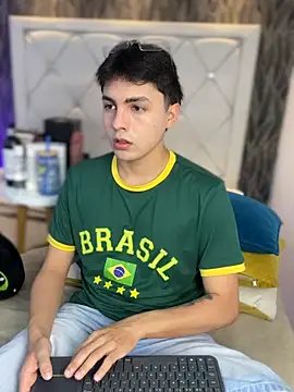 Samu Hott online show from April 6, 2026, 8:21 pm