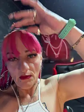 Snapshot of Karolaiin_LS chatting on February 4, 2026, 7:53 pm Karolaiin LS online show from February 4, 2026, 7:53 pm