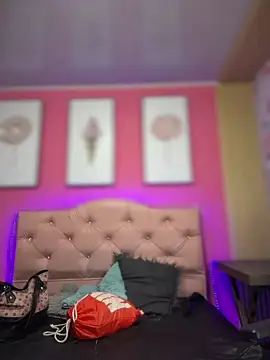 Snapshot of Karolaiin_LS chatting on March 3, 2026, 7:31 pm Karolaiin LS online show from March 3, 2026, 7:31 pm