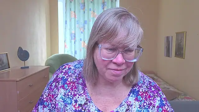 Snapshot of Emma_Eclipsee chatting on February 6, 2026, 9:34 am Emma Eclipsee online show from February 6, 2026, 9:34 am