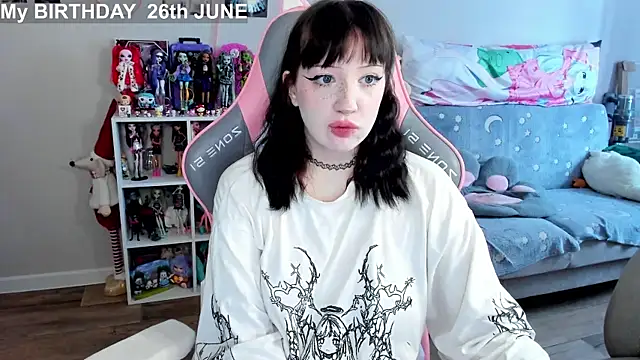 MollysLand online show from June 22, 2026, 9:06 am