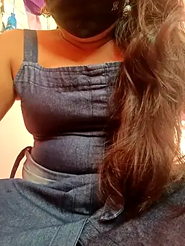 Snapshot of vyshali_vyshu chatting on February 6, 2026, 11:35 am vyshali vyshu online show from February 6, 2026, 11:35 am