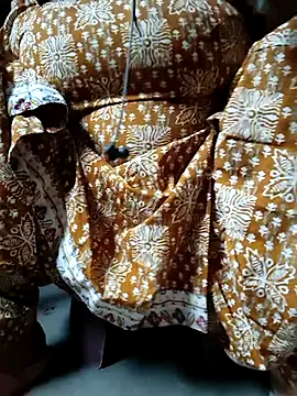 Snapshot of 06Rozi chatting on April 15, 2026, 8:10 am 06Rozi online show from April 15, 2026, 8:10 am