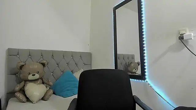 Snapshot of _1DERECK chatting on February 18, 2026, 12:23 pm 1DERECK online show from February 18, 2026, 12:23 pm