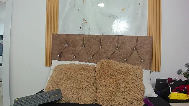 Candyfox2606 online show from February 19, 2026, 2:46 pm