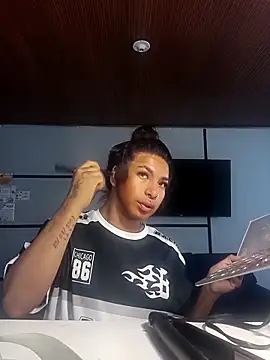 MeelFox online show from March 16, 2026, 12:42 pm