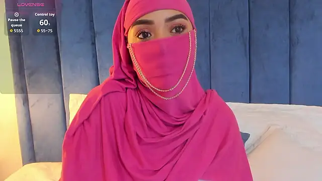 fatimarab   online show from February 11, 2026, 3:44 am