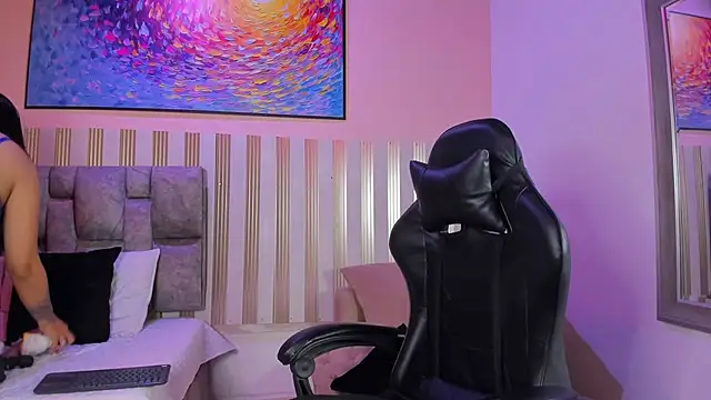 Snapshot of nina_glow chatting on March 30, 2026, 11:44 am nina glow online show from March 30, 2026, 11:44 am