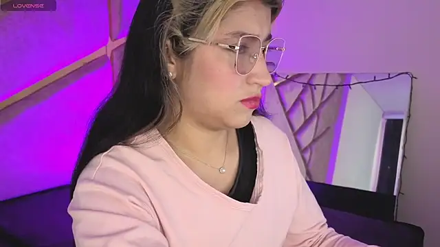 Snapshot of Dahiana_Dmour_ chatting on February 23, 2026, 12:46 pm Dahiana Dmour online show from February 23, 2026, 12:46 pm