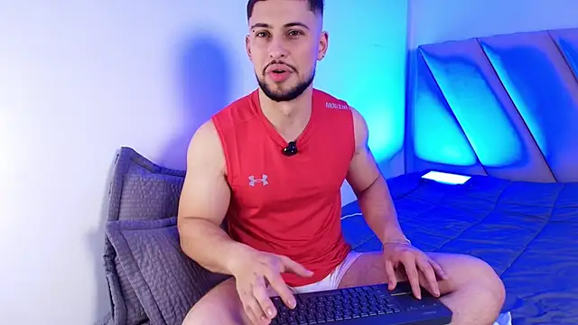 Snapshot of valenssio_moretti chatting on June 10, 2026, 12:44 am valenssio moretti online show from June 10, 2026, 12:44 am