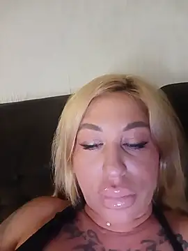 MiaMooly online show from June 18, 2026, 7:18 pm