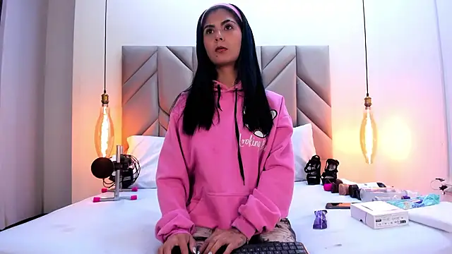 Snapshot of IsabellaFoox chatting on March 10, 2026, 12:43 pm IsabellaFoox online show from March 10, 2026, 12:43 pm