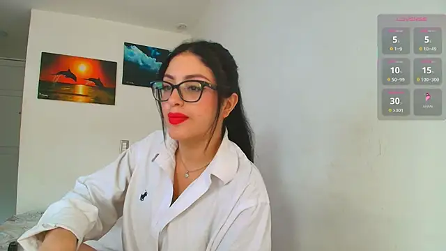 Snapshot of Artt_Juli chatting on April 28, 2026, 9:09 pm Artt Juli online show from April 28, 2026, 9:09 pm