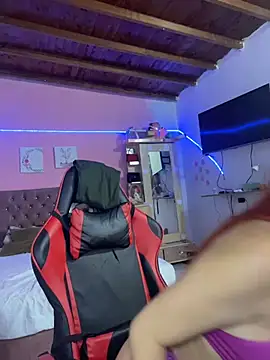 Snapshot of RedHotDoll chatting on February 7, 2026, 3:43 am RedHotDoll online show from February 7, 2026, 3:43 am