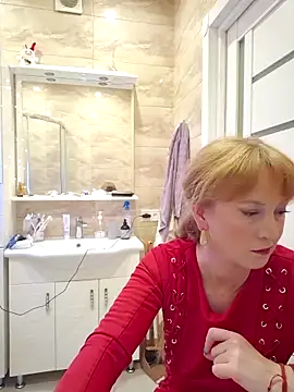 LanaBananaa  online show from April 16, 2026, 9:39 pm