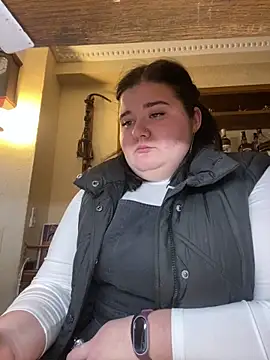 AngelKiras online show from February 17, 2026, 4:02 pm