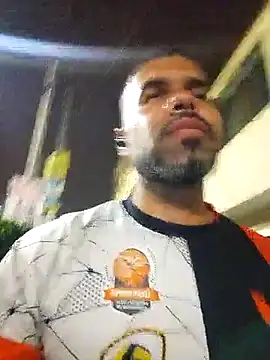 Snapshot of thom_1 chatting on April 12, 2026, 10:31 am thom 1 online show from April 12, 2026, 10:31 am