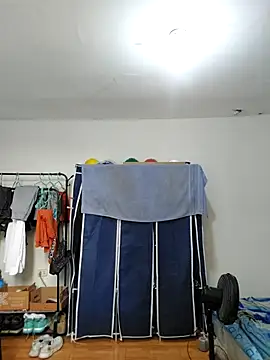 Snapshot of thom_1 chatting on May 14, 2026, 5:31 pm thom 1 online show from May 14, 2026, 5:31 pm