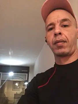 Snapshot of creativeX chatting on February 9, 2026, 7:18 pm creativeX online show from February 9, 2026, 7:18 pm