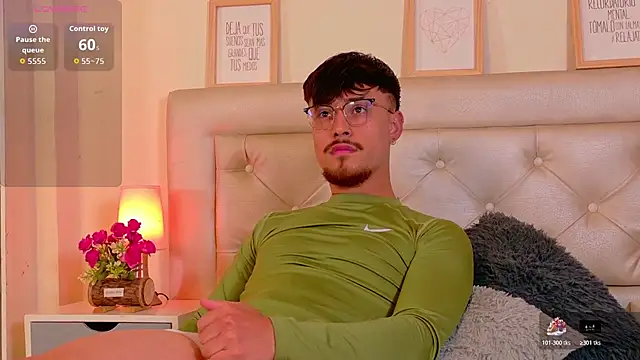 Snapshot of Aiden_Gray chatting on March 4, 2026, 6:14 pm Aiden Gray online show from March 4, 2026, 6:14 pm