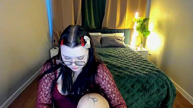 Kira G0ld online show from March 12, 2026, 1:01 am