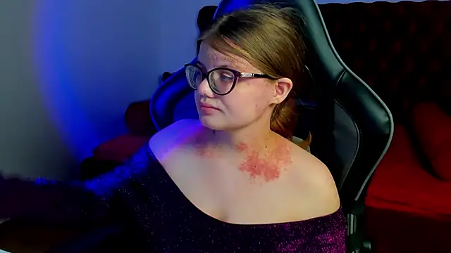 ChloeHalses online show from March 30, 2026, 5:08 am