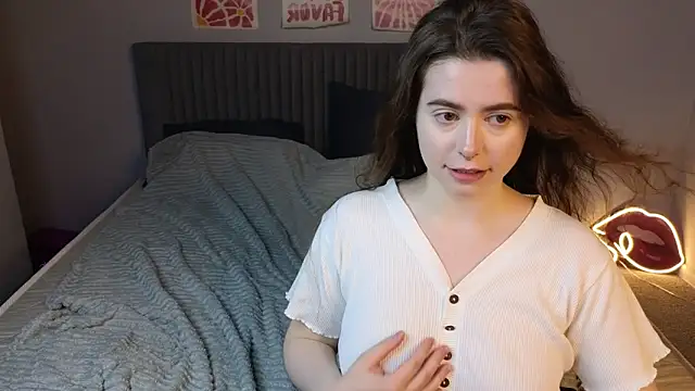 Snapshot of LovingWhisperr chatting on February 19, 2026, 1:23 am LovingWhisperr online show from February 19, 2026, 1:23 am