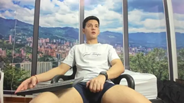 Snapshot of GoldenBoyM chatting on July 3, 2026, 3:46 am GoldenBoyM online show from July 3, 2026, 3:46 am