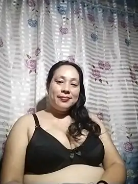 Snapshot of May_Bombs chatting on February 12, 2026, 12:44 pm May Bombs online show from February 12, 2026, 12:44 pm