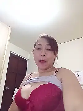 dannamomcerratt online show from May 22, 2026, 1:57 am