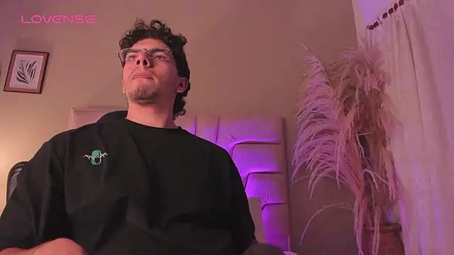 Snapshot of Axel_Creed chatting on February 28, 2026, 3:51 am Axel Creed online show from February 28, 2026, 3:51 am