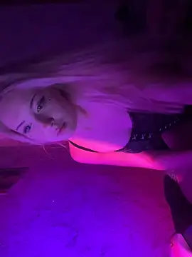 SisyLana online show from February 6, 2026, 8:56 pm