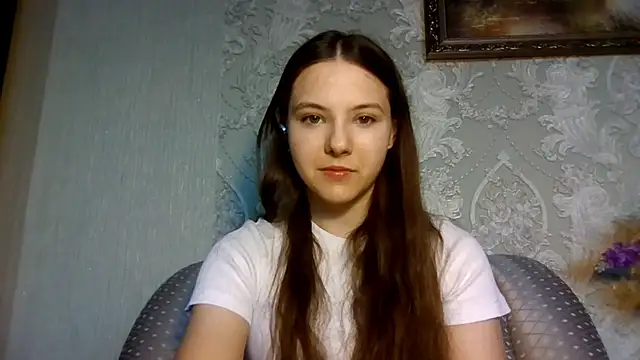 Snapshot of YuniNeko chatting on April 5, 2026, 6:10 am YuniNeko online show from April 5, 2026, 6:10 am