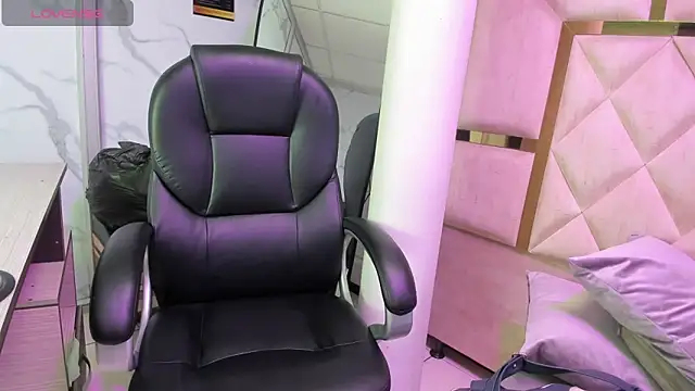 Vaneline2 online show from March 6, 2026, 9:55 pm