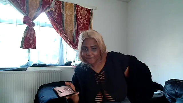 Snapshot of CurvySashia chatting on February 24, 2026, 1:20 pm CurvySashia online show from February 24, 2026, 1:20 pm